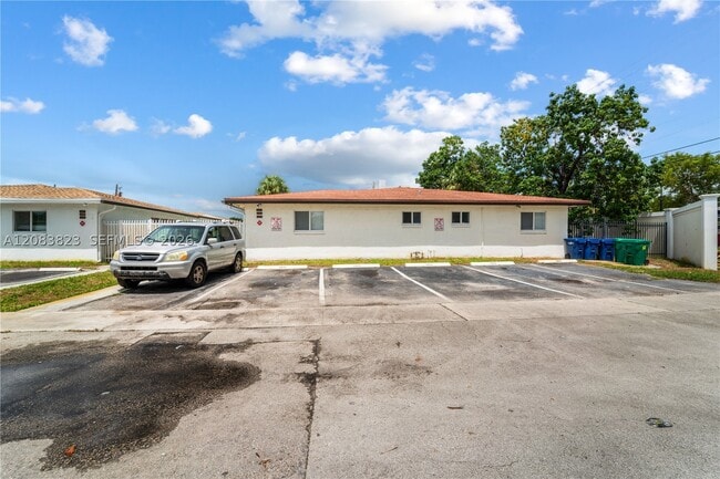 Building Photo - 5603 NW 27th Ct Unit 1