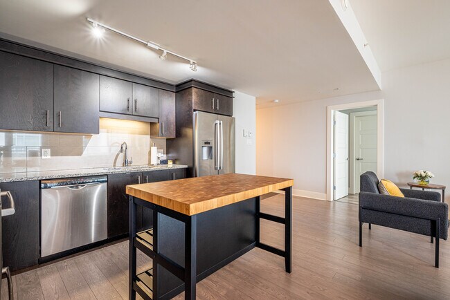 Photo - AK403 1 Bedroom Furnished Suite Unit 403