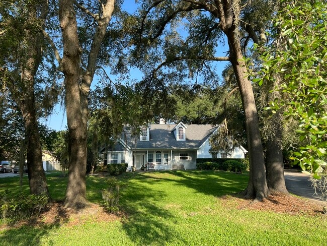 Unit is upstairs only - 2540 Greenwood Dr Apartments