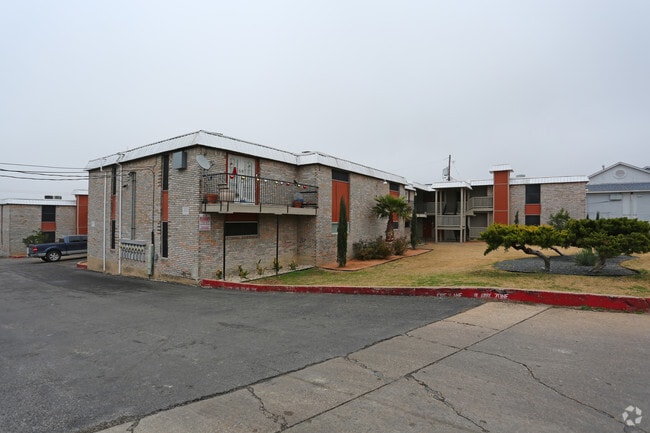 Photo - Seven Towers Apartments