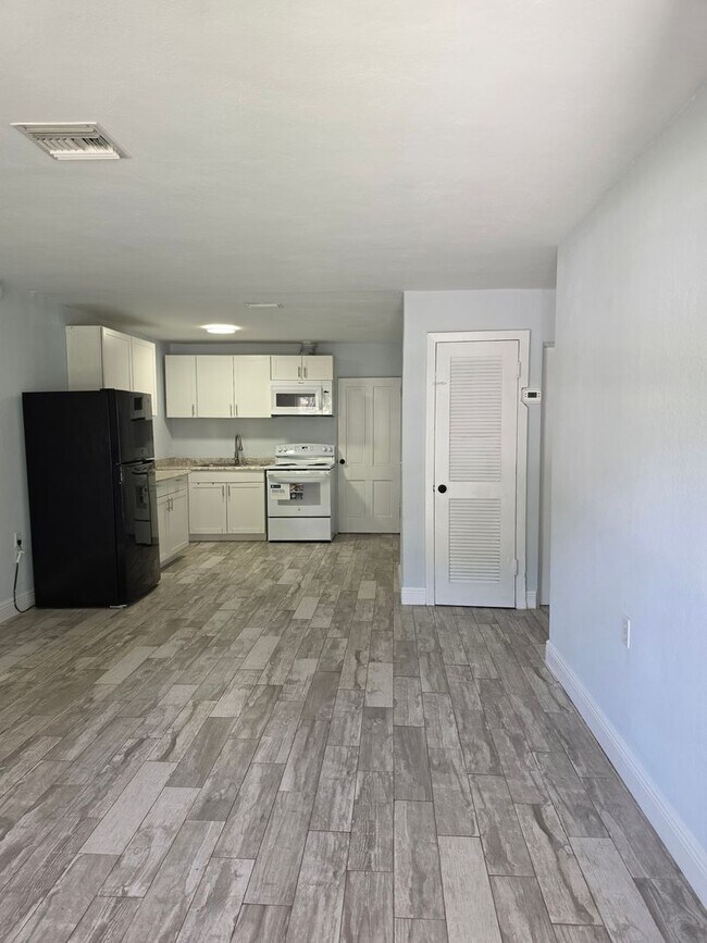 Photo - 2205 S Park Ave Unidad 1/2