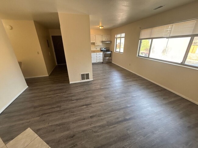 Photo - 5540 Bowden Loop Unidad A