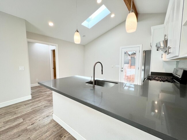 Photo - Stunning 1-Bed, 1-Bath with Private Entrance/Parking - UTILITIES INCLUDED!