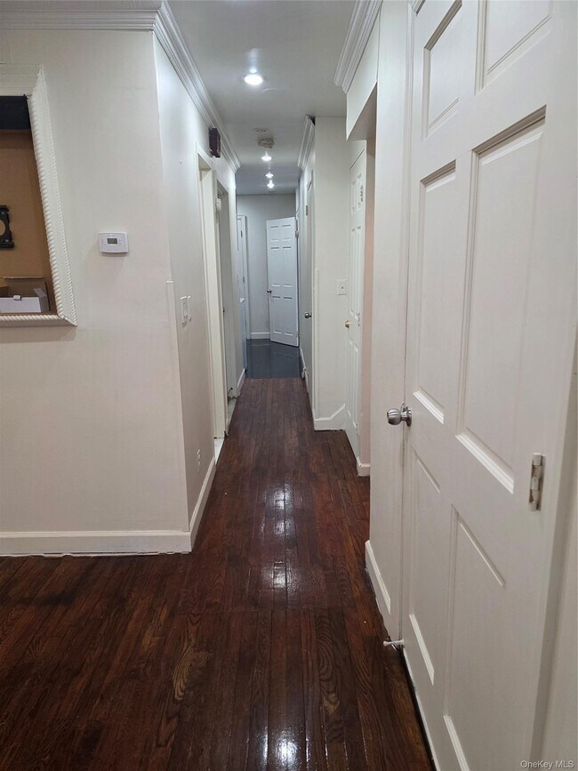 Photo - 301 Wyona St
