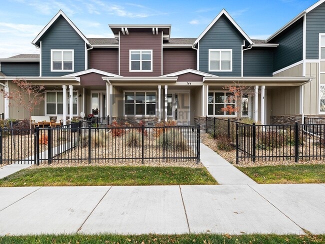 Building Photo - 744 Wagon Trail Rd