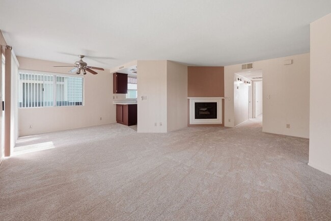 Photo - Great Location overlooking park and pool Unidad 201