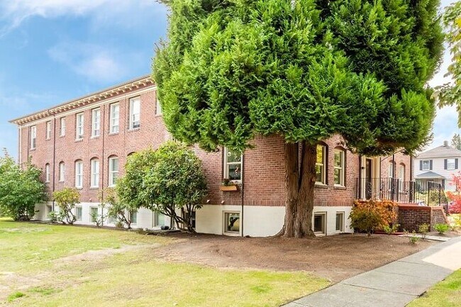Red Maple Apartments