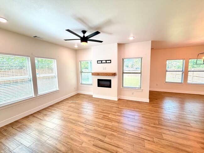 Photo - 1720 Lloyd Ave