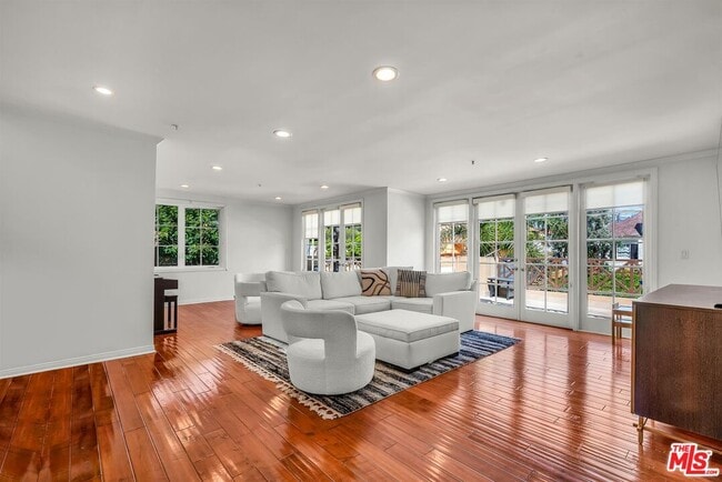 Building Photo - 10555 Ashton Ave Unit 201