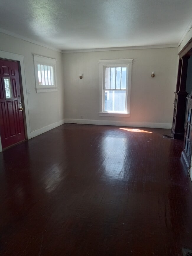 Photo - 3122 Ruckle St