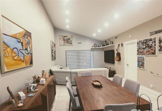 Photo - 679 Racquet Club Rd