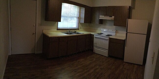 Building Photo - Greenfield Apartments Unit 10