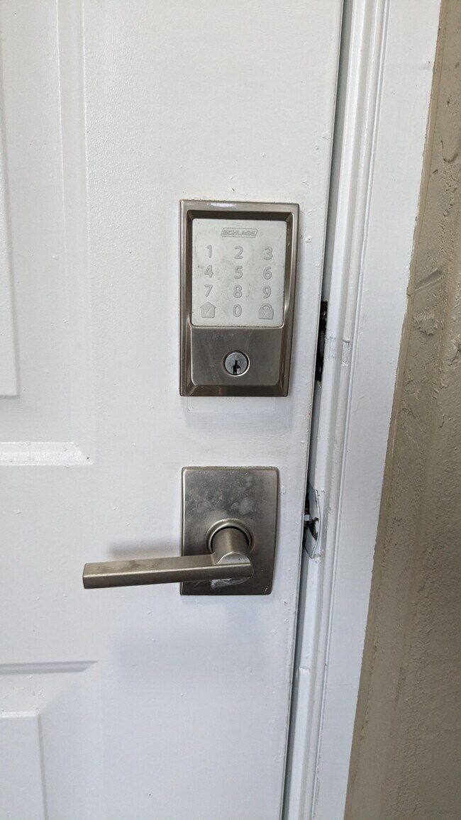 Cerradura digital - 9119 NW 40th Pl