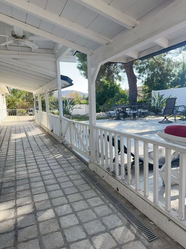 Photo - 1641 E Hillcrest Dr Unidad B