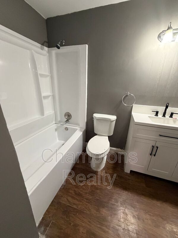 Photo - 11 Clausen Dr