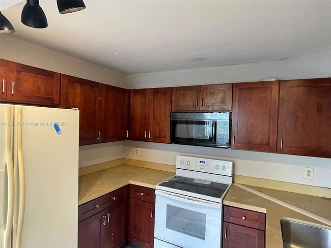 Photo - 479 NE 210th Cir Terrace Unidad 10328