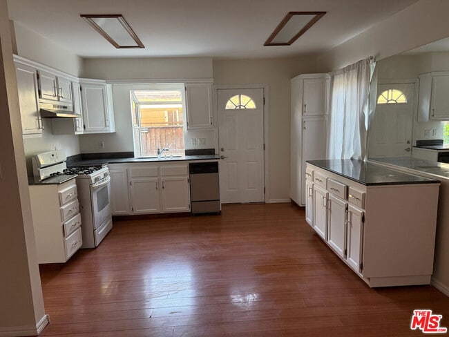 Photo - 11705 Albers St