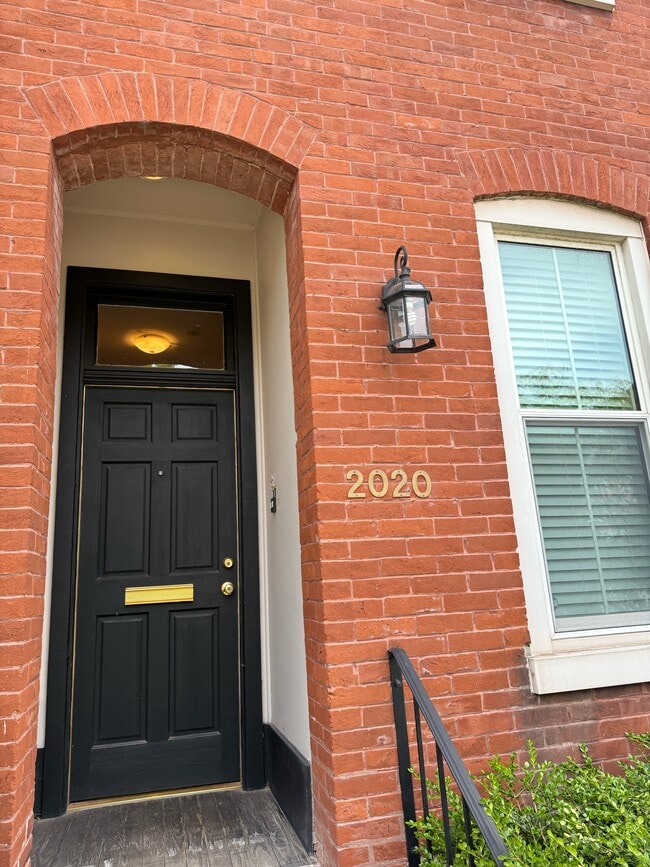 Building Photo - 2020 Sidney St Unit 2F
