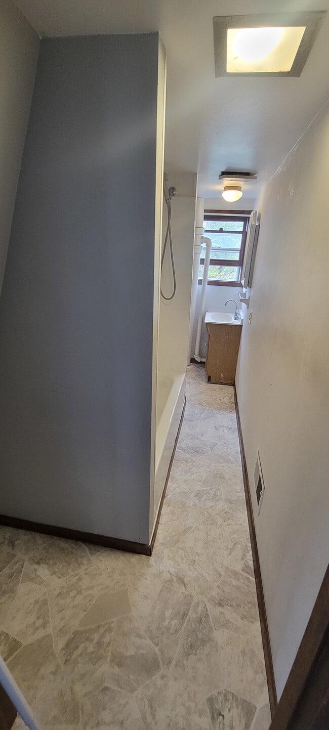 Bathroom - 353 Emma St Unidad #2