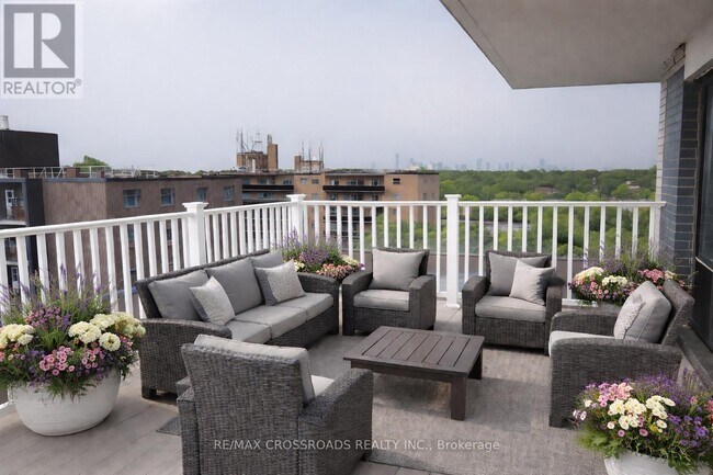 Photo - 363 Lakeshore Rd E Unit 801