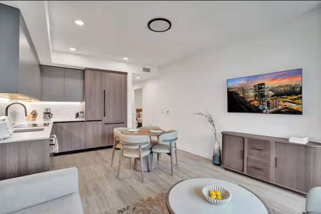 Photo - 580 72nd St Unidad SI FL11-ID1532687P