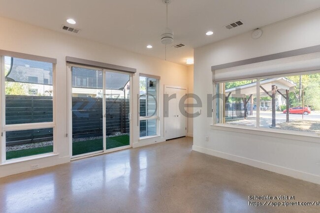 Photo - 3133 Govalle Ave