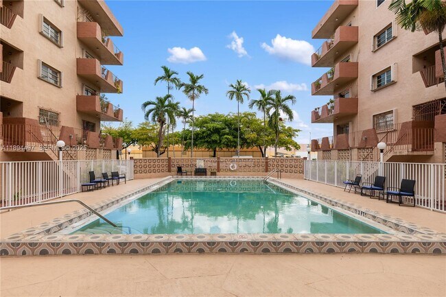 Building Photo - 1630 W 46th St Unit 514B