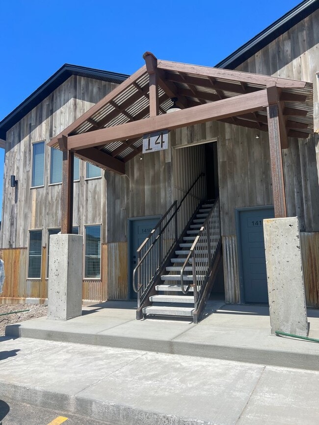Building Photo - Cute 2 Bed, 1 Bath at Teton River Flats! $200 OFF FIRST MONTH'S RENT!!! Unit 9201