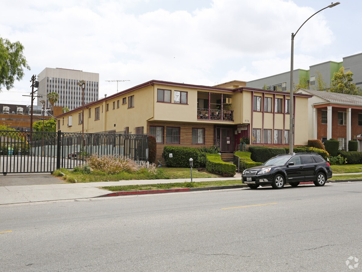 Photo - 674 S Catalina St Apartments