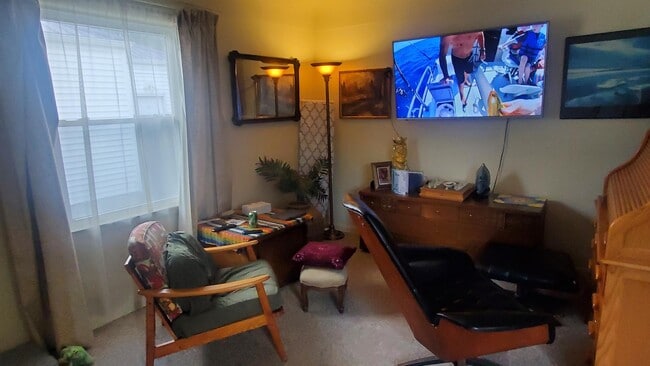 Photo - 3813 Larchmont St