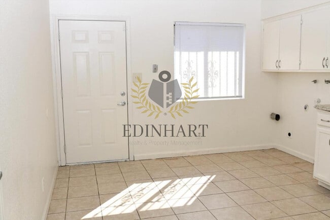 Photo - 2303 S Poppy Ave