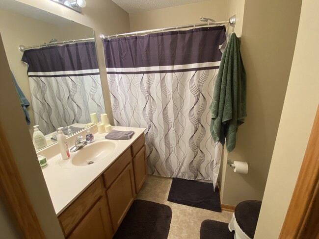 Photo - 848 Trenton Ln N