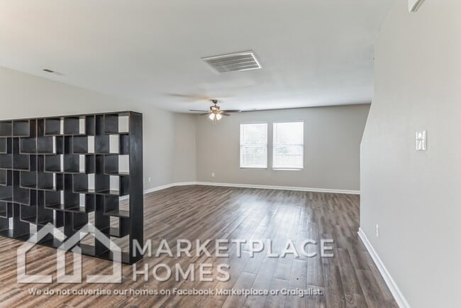 Photo - 29946 Glenrose Way