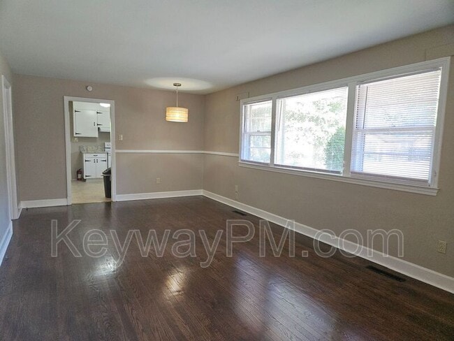 Photo - 13 Erskine Ln