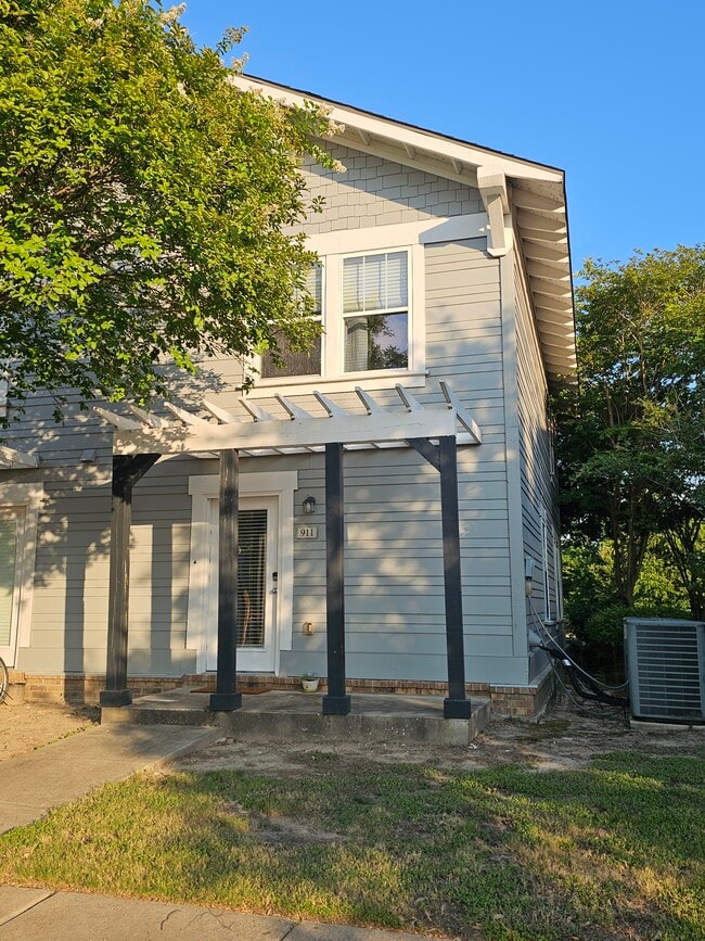 Back Entrance - 1725 Harvey Mitchell Pkwy S Unit 911