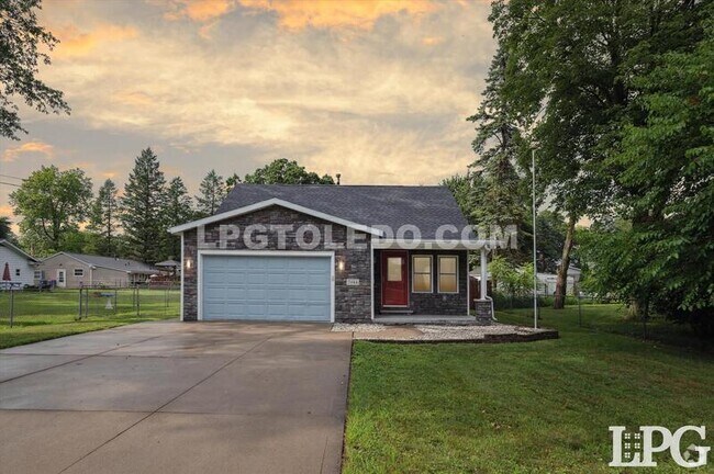Building Photo - 7044 Springfield Dr Rental