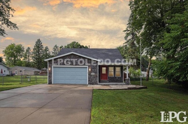 Building Photo - 7044 Springfield Dr Rental