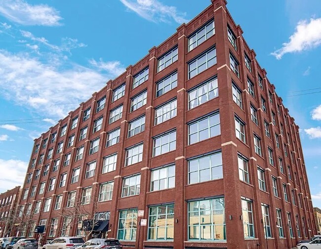 Building Photo - 312 N May St Unit 4H