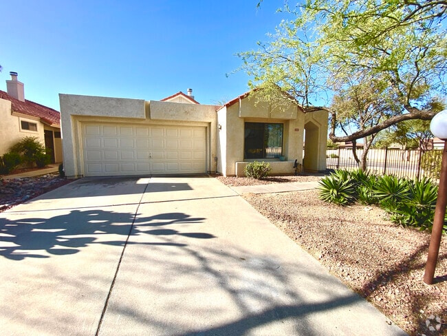 Stand alone home - 200 E Belcourte Pl Rental
