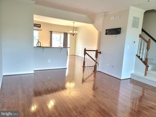 Photo - 3567 Sprigg St S