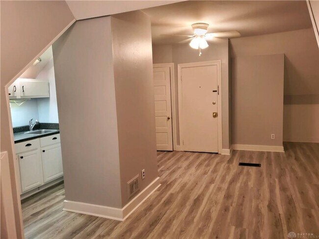 439 Grafton Ave Unit 4