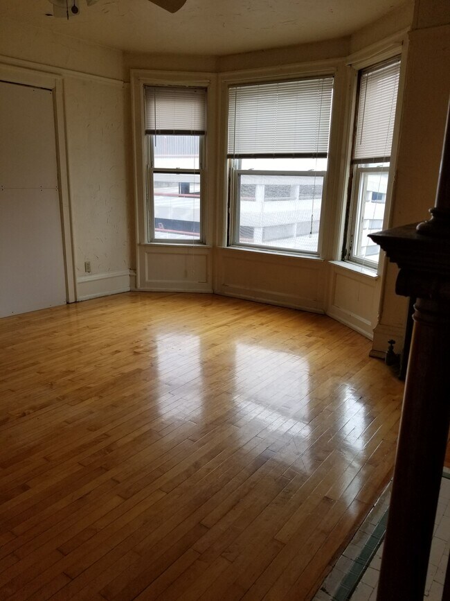 Photo - 828 N Milwaukee St Unidad 1