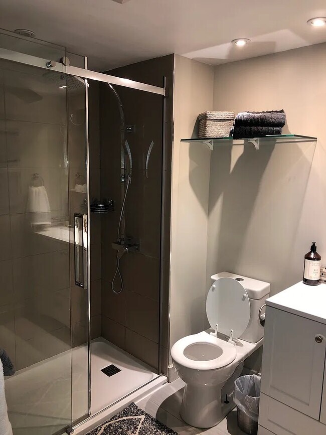 Photo - 212 Forbes Av