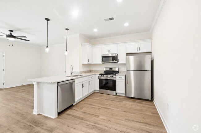 2BR, 2BA - 1,052SF - Kitchen - Grove Park South