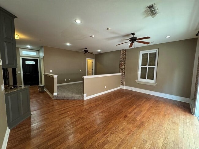 Photo - 21 E Center St