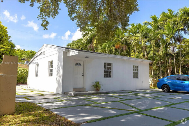 Building Photo - 6375 SW 41st St Rental