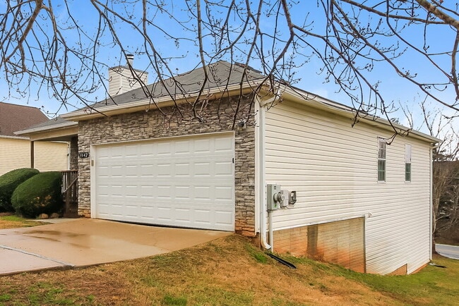 Photo - 1642 Boxcar Pl NE