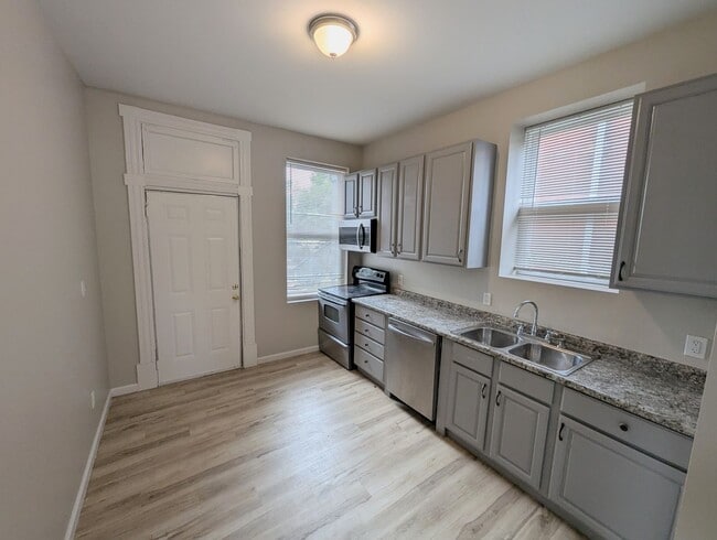 Building Photo - 3304 Utah St Unit 3304 1F