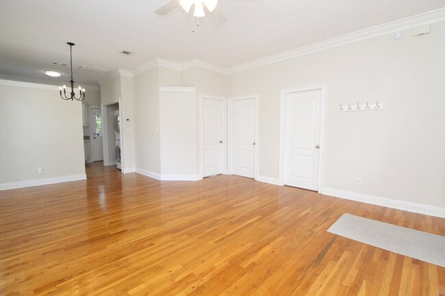 Photo - Charming Downtown 2BR/1BA Cottage – Hardwood Floors, Granite Kitchen, Front Porch, Fenced Backyar...