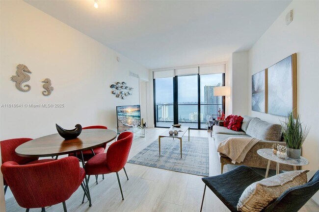 Photo - 121 NE 34th St Unidad 3006